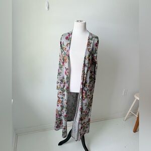 Lularoe floral and grey long length
Size small Excellent condition Worn twice